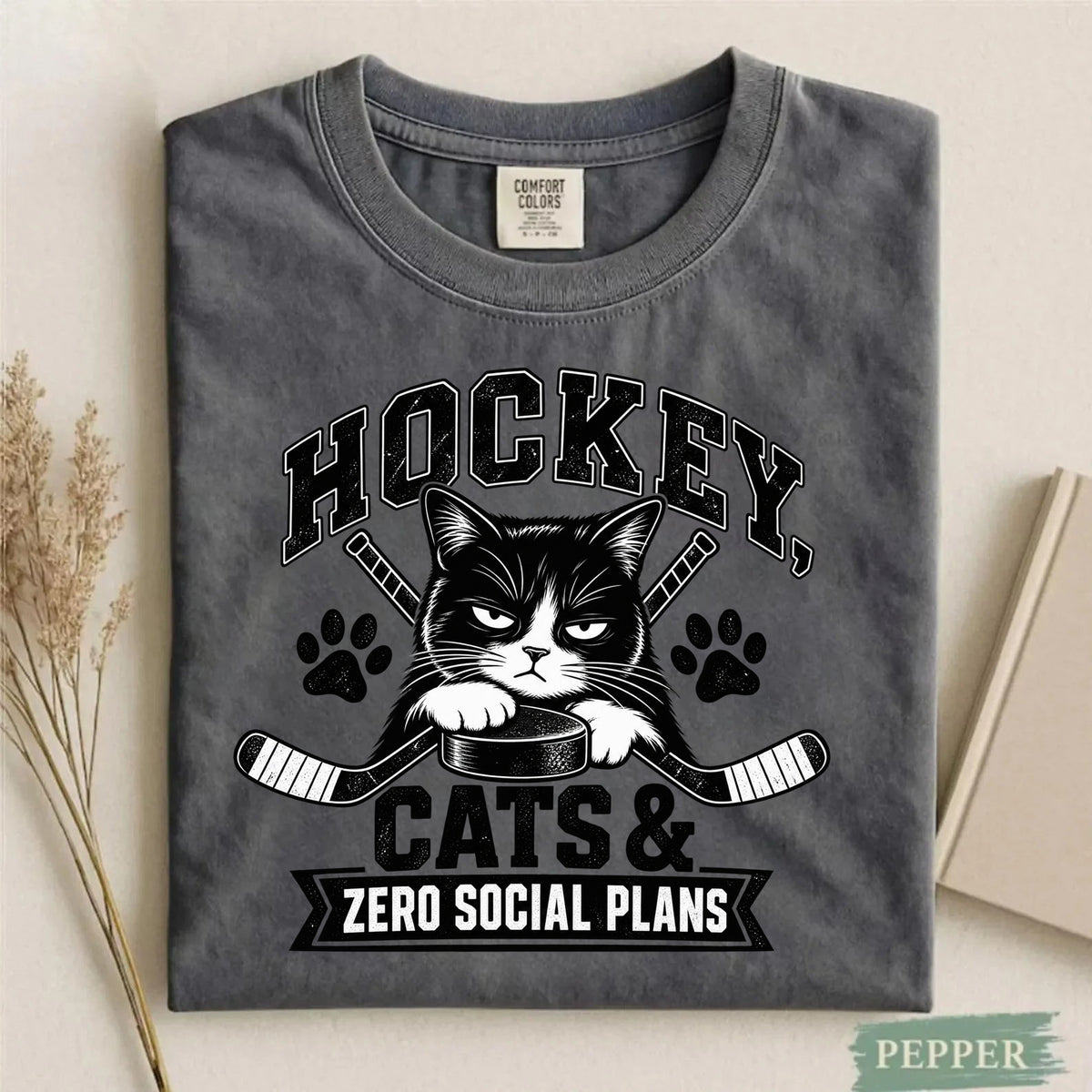 Comfort Colors Hockey, Cats & Zero Social Plans – Funny Cat Hockey T-Shirt