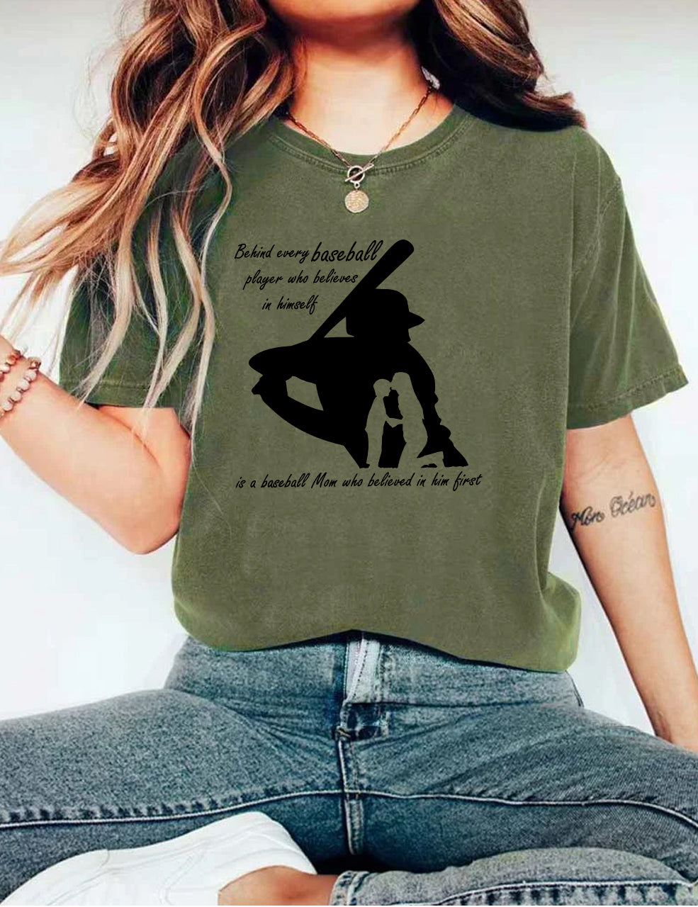 Behind Every Baseball Player Who Believes In Himself Is A Baseball Mom Who Believed In Him T-shirt