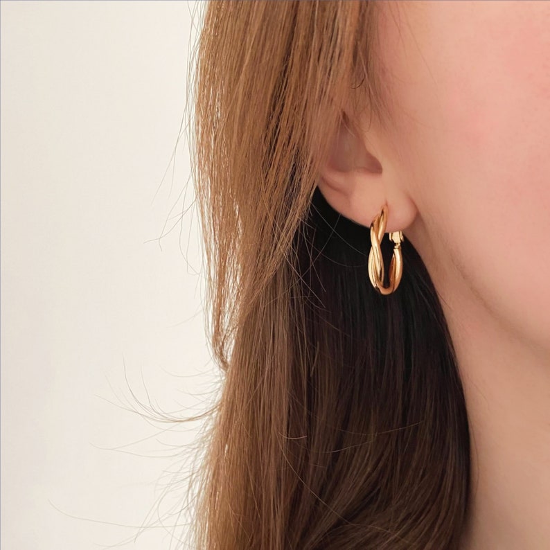 14K Gold Twisted Earrings(Note: Gifts are not sold separately!Only one pair is given per order!)