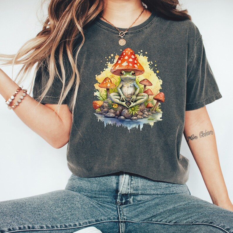 Retro Psychedelic Cottagecore Mushroom Frog T-shirt